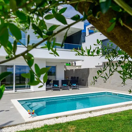 3i Villa Kastela